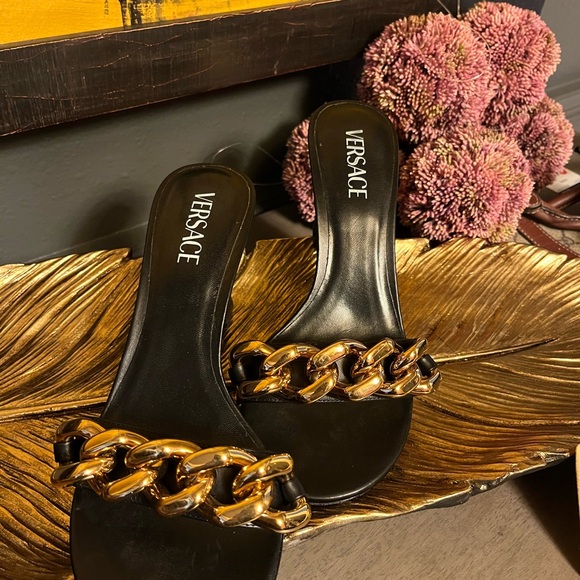 VERSACE MEDUSA CHAIN SANDALS WORN 2 times. - Picture 2 of 11